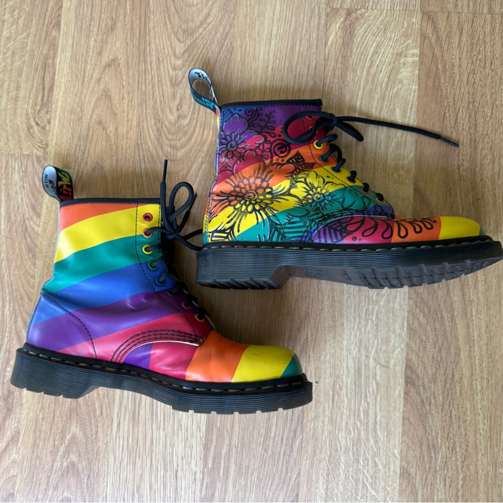 Dr Martin Rainbow Pride Lace Up Boot Sz 8 - Picture 5 of 8
